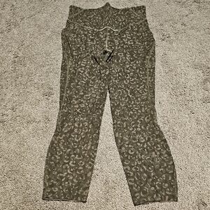 Lululemon Base Pace Intertwined Camo Medium Olive Multi Size 6